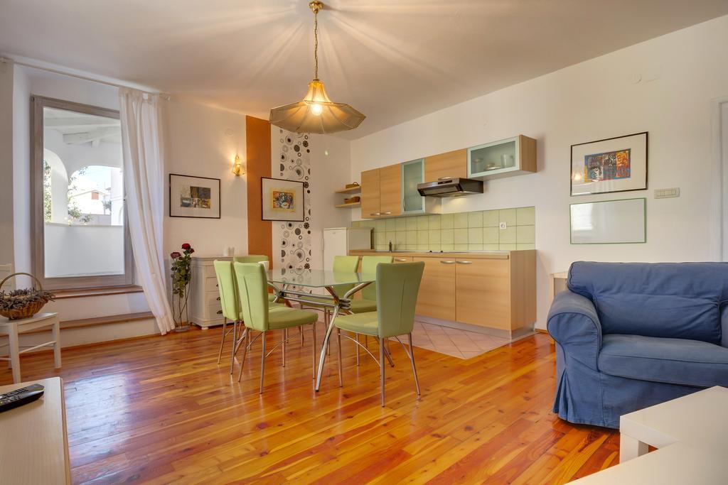 Apartments Mandarina 말리로시니 객실 사진